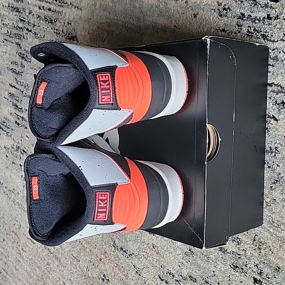 Air Jordan 2 Retro 'Infrared 23' - Picture 2 of 5